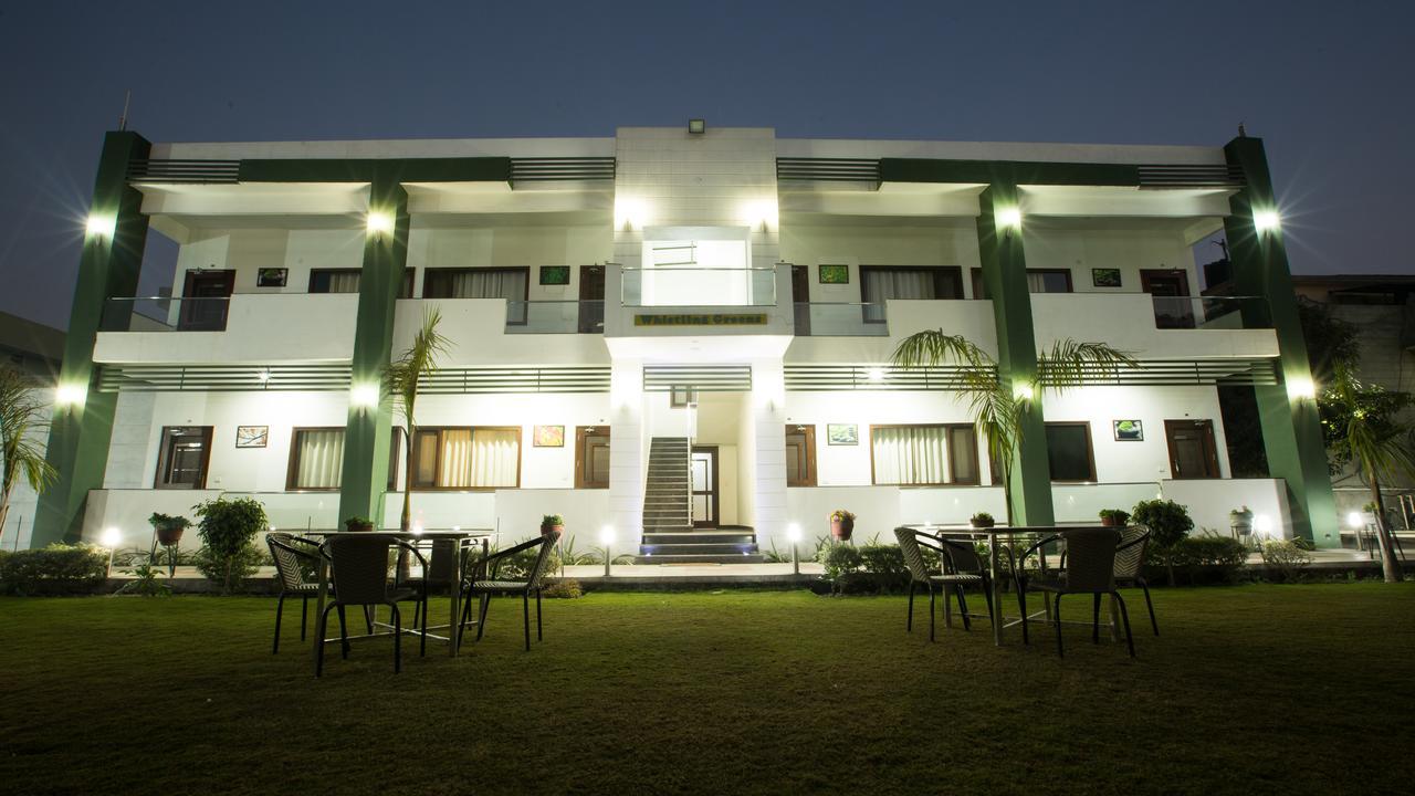 Hotel Whistling Greens Moga Exterior foto