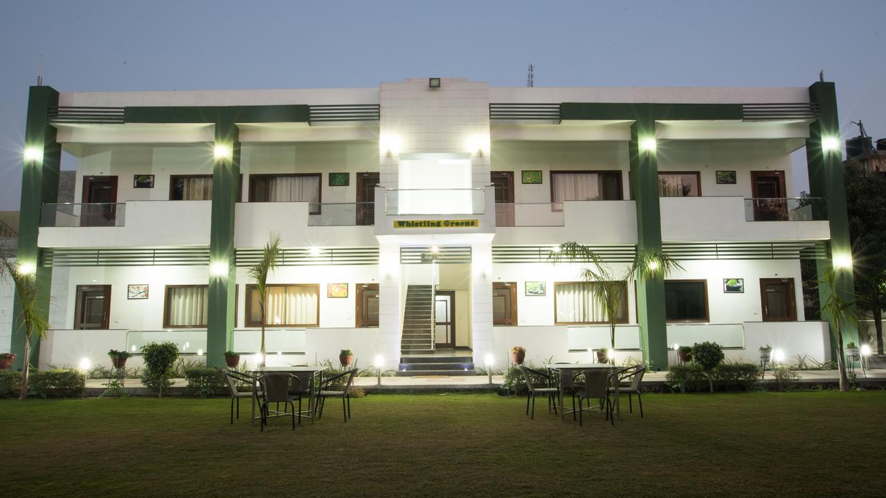 Hotel Whistling Greens Moga Exterior foto