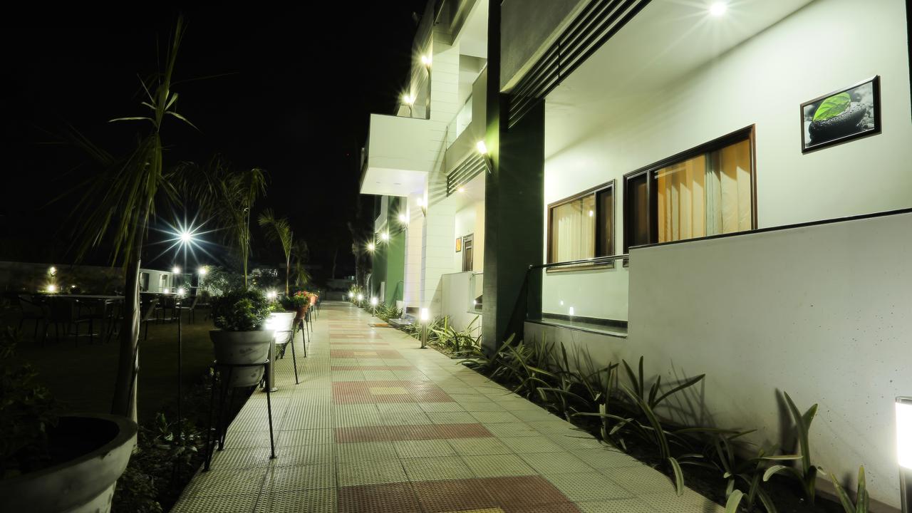 Hotel Whistling Greens Moga Exterior foto