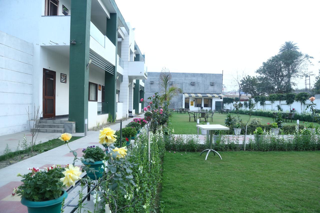 Hotel Whistling Greens Moga Exterior foto